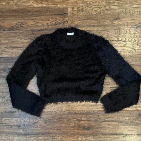 TNA Sweaters - Aritzia‎ TNA Black Fuzzy Crop Sweater Women M Minimalist Loungewear Cozy Soft